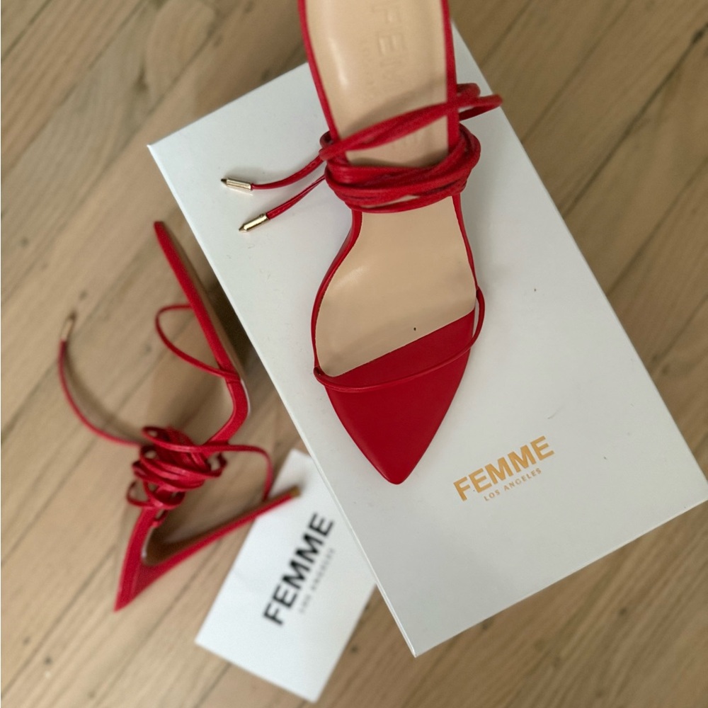 Femme La red heels